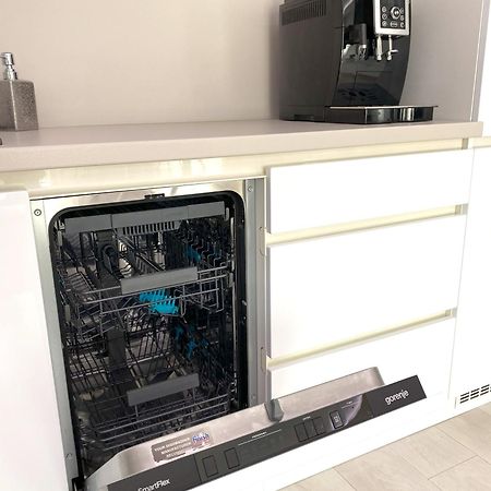Die Eleganz - Apartment Near The City Center With Free Parking براتسيلافا المظهر الخارجي الصورة