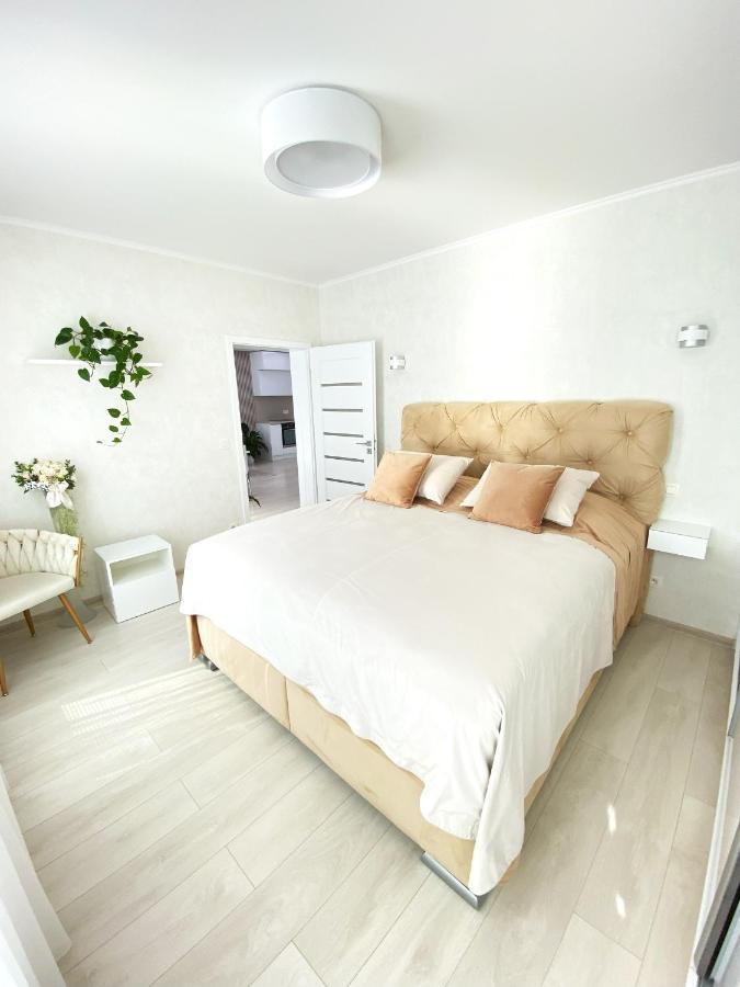 Die Eleganz - Apartment Near The City Center With Free Parking براتسيلافا المظهر الخارجي الصورة