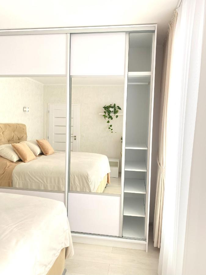 Die Eleganz - Apartment Near The City Center With Free Parking براتسيلافا المظهر الخارجي الصورة