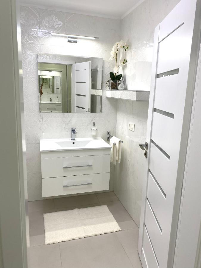 Die Eleganz - Apartment Near The City Center With Free Parking براتسيلافا المظهر الخارجي الصورة