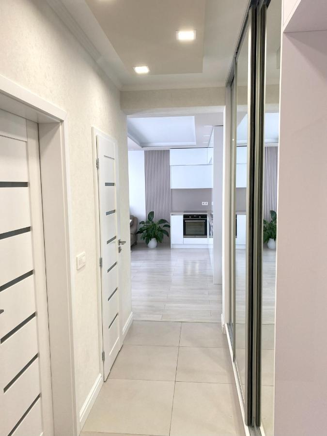 Die Eleganz - Apartment Near The City Center With Free Parking براتسيلافا المظهر الخارجي الصورة