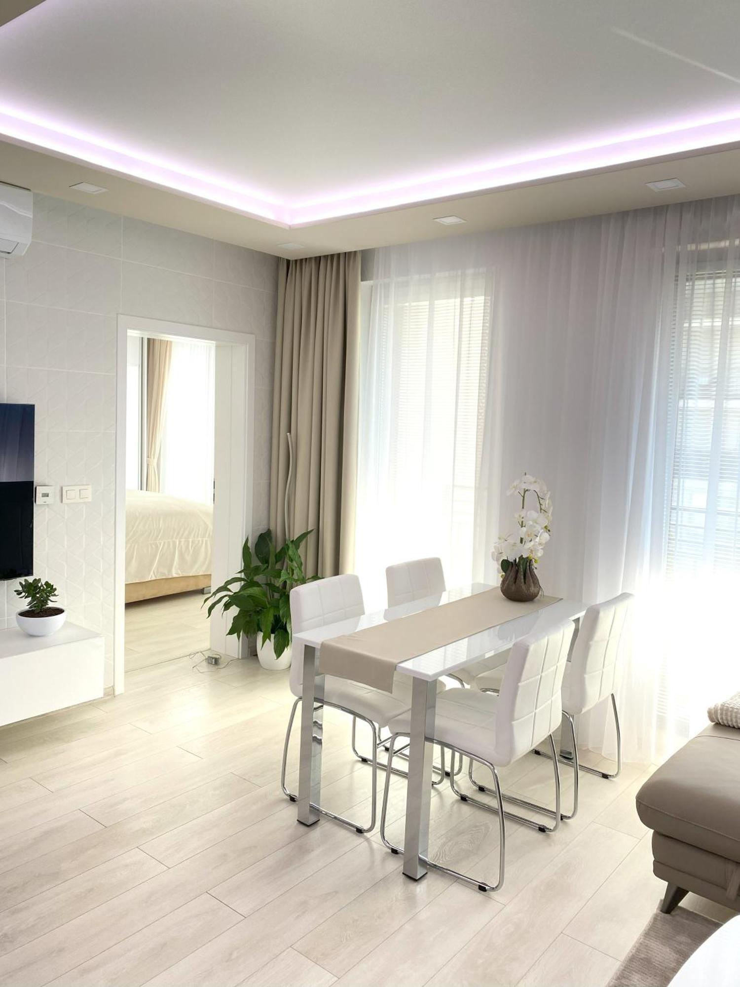 Die Eleganz - Apartment Near The City Center With Free Parking براتسيلافا المظهر الخارجي الصورة